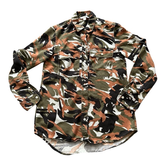 L.L. Bean Tops - LL Bean Signature Women’s Camo ButtonDown XS